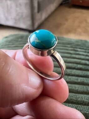 Sterling Silver genuine Turquoise Cabochon Ring - Bright Blue, Size 7
